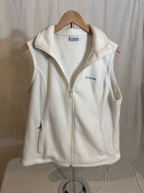 Columbia Cream Fleece Vest with Blue Accent